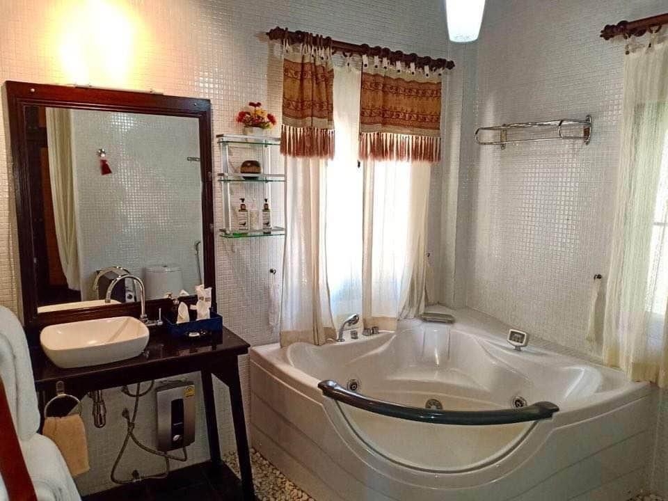 4 Bedrooms pool villa for rent with big garden 2