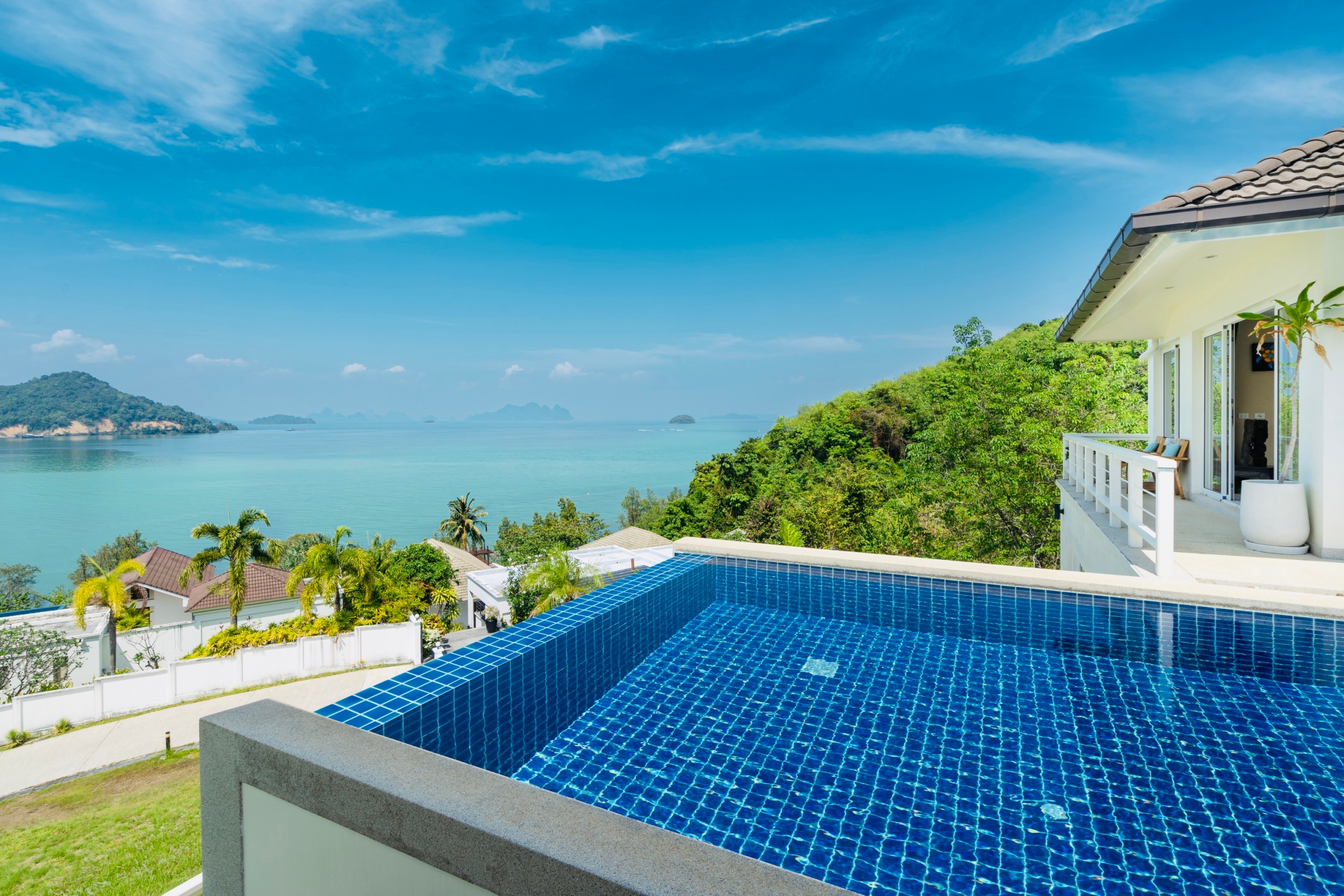 5 Bedrooms beachfront pool villa for rent 3