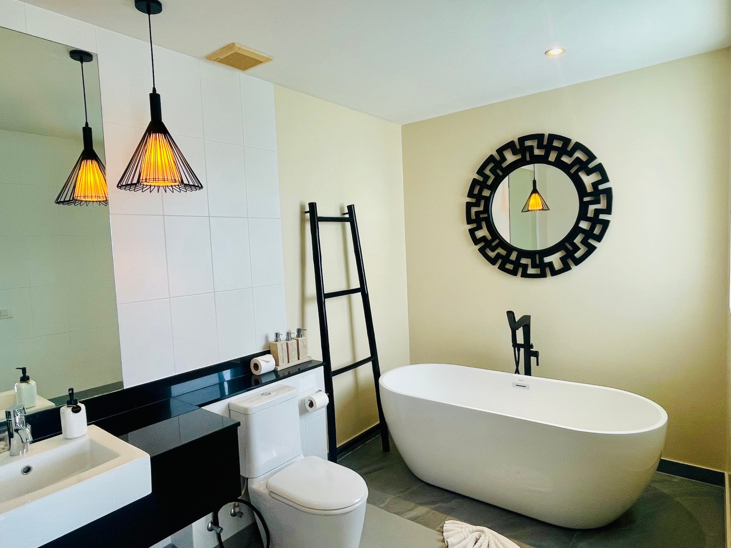 5 Bedrooms beachfront pool villa for rent 9
