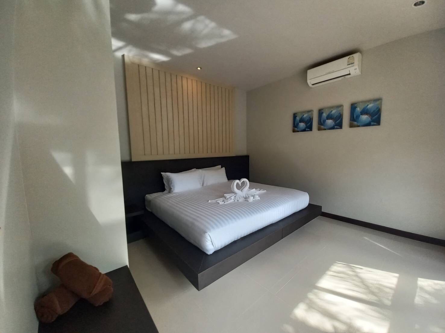 2 bedroom pool villa in Nai Harn 7