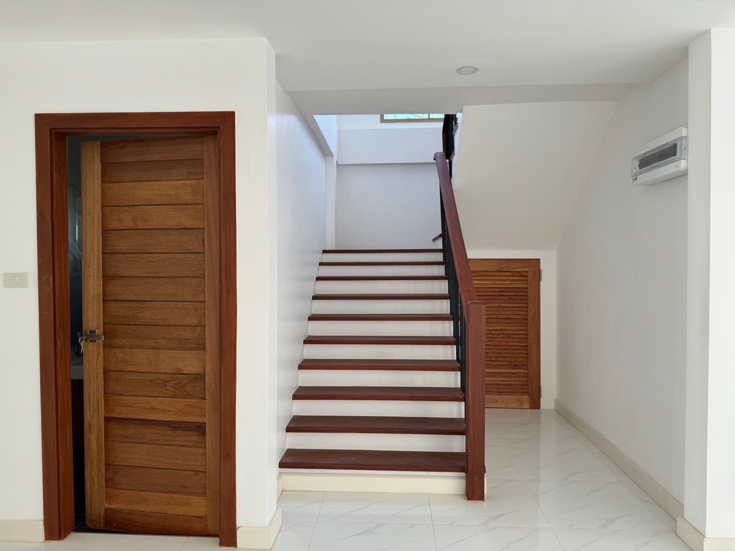 2-story detached house 8