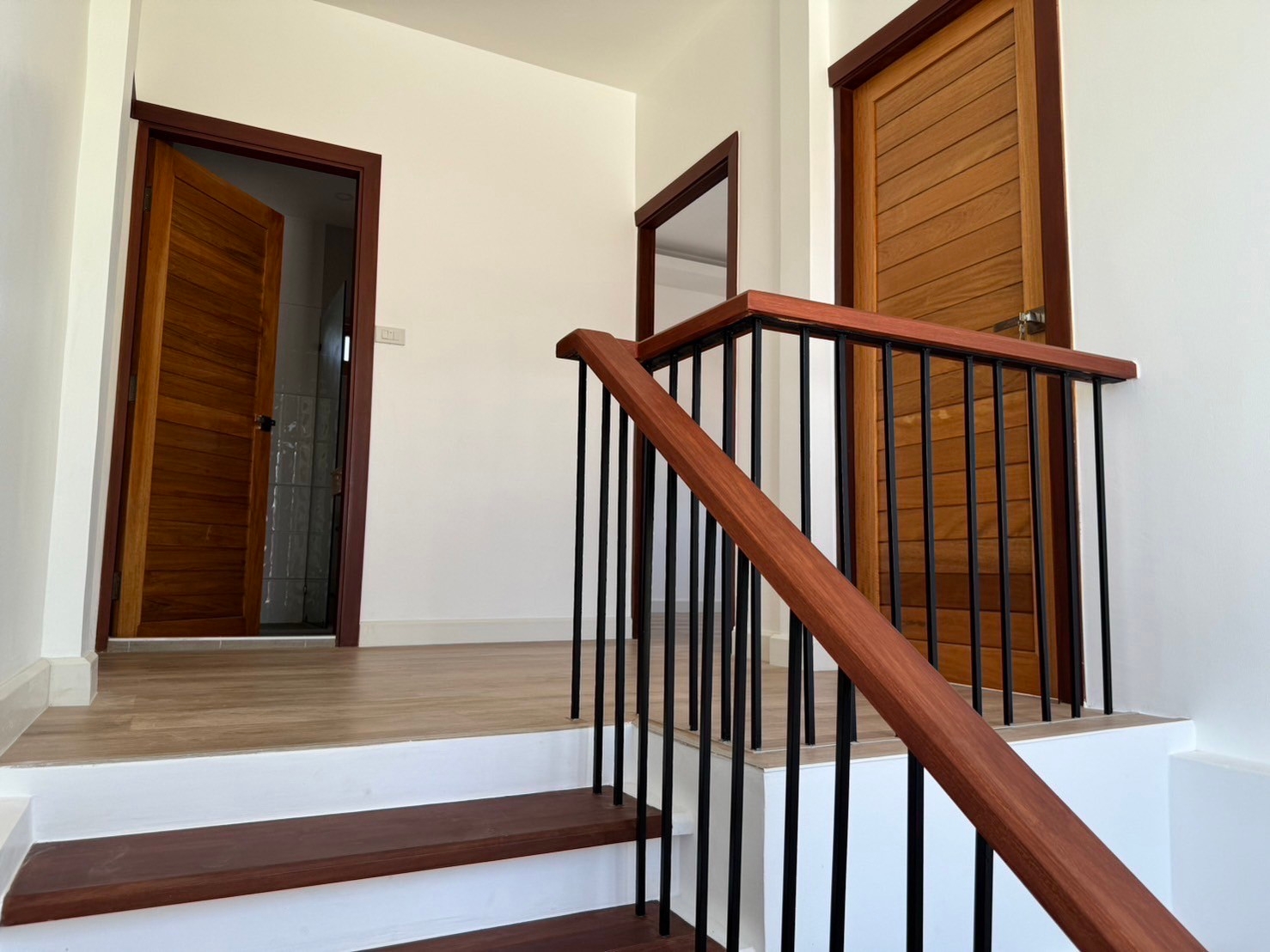 2-story detached house 9