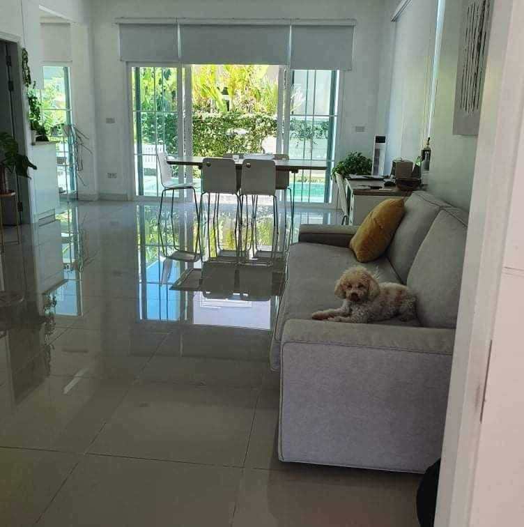 Two-story private pool villa 9