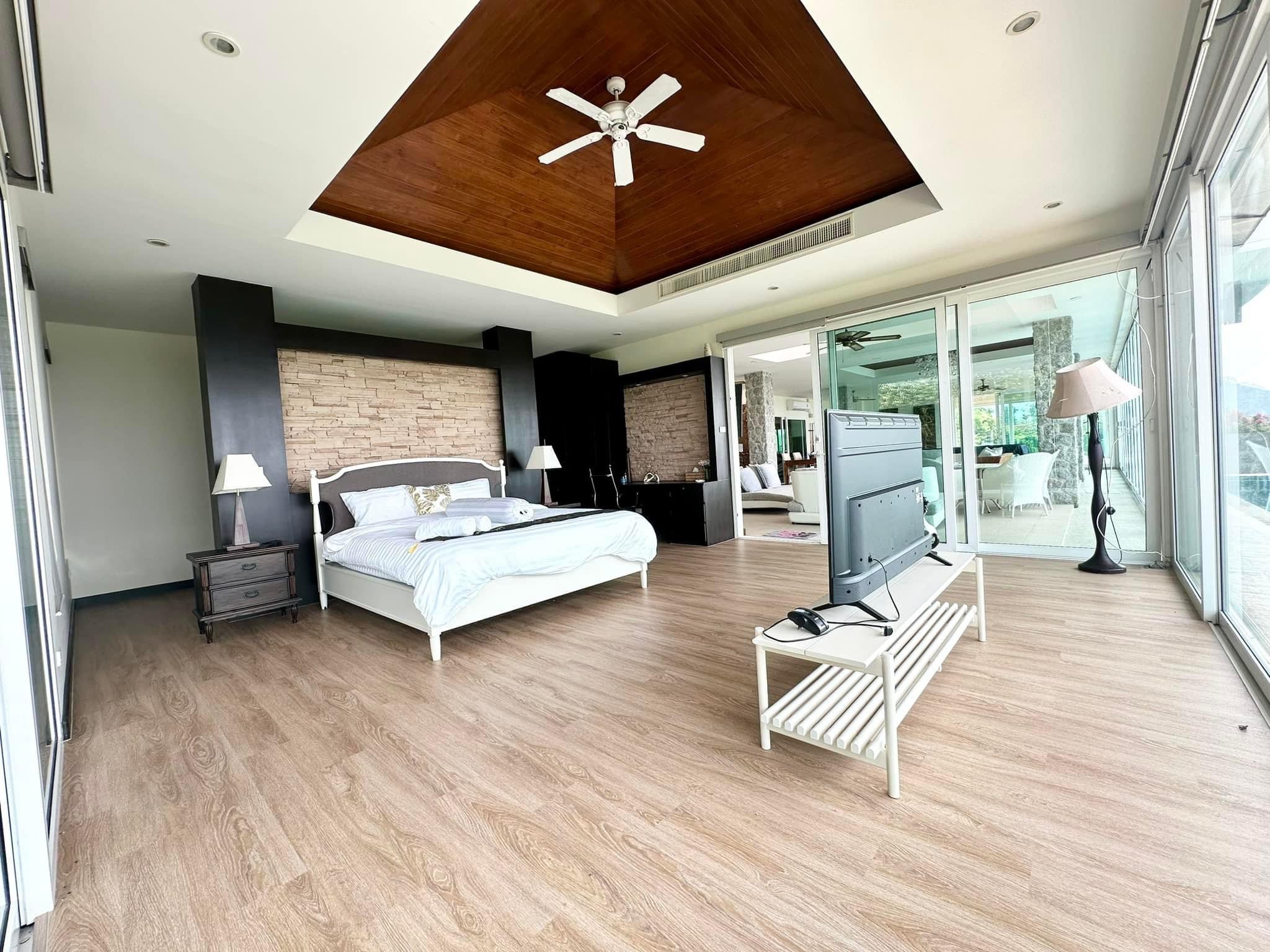  Seaview Pool Villa with Garden in the Para 10