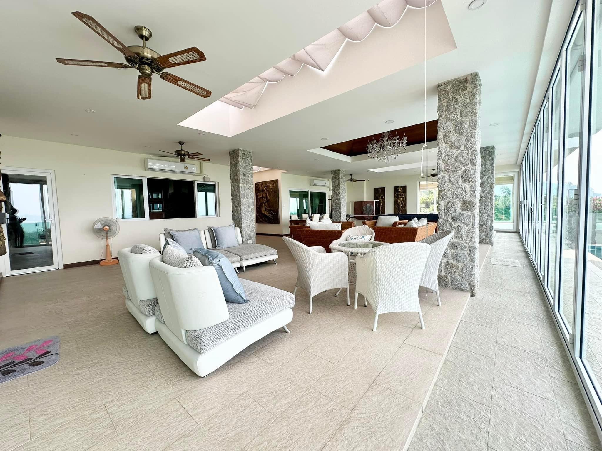  Seaview Pool Villa with Garden in the Para 3