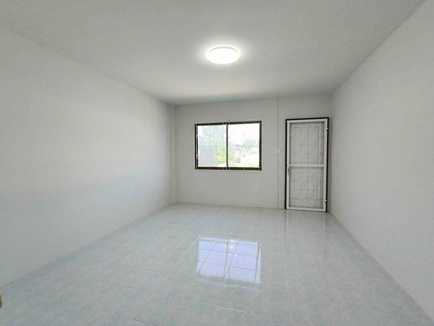 2.5-story commercial building 11