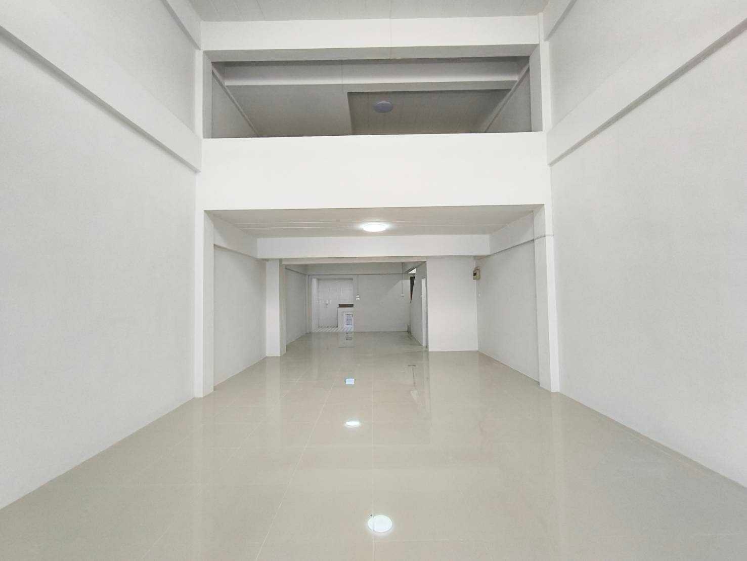 2.5-story commercial building 8