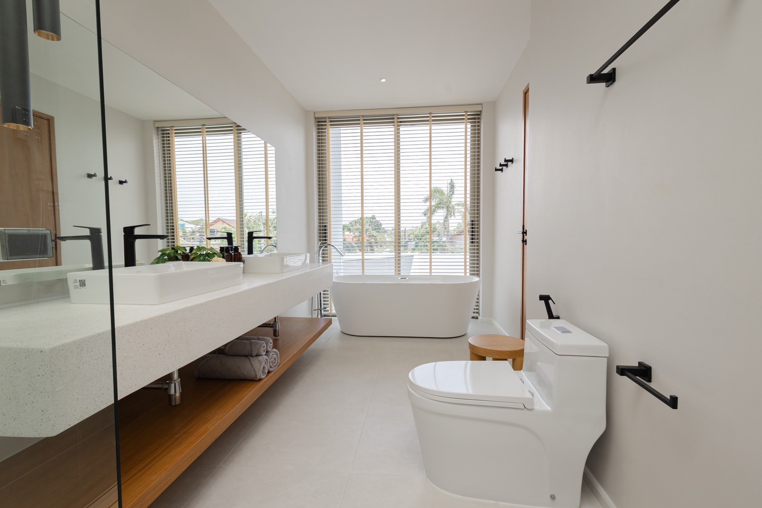 Modern Luxury Pool Villa Near Rawai Beach 9