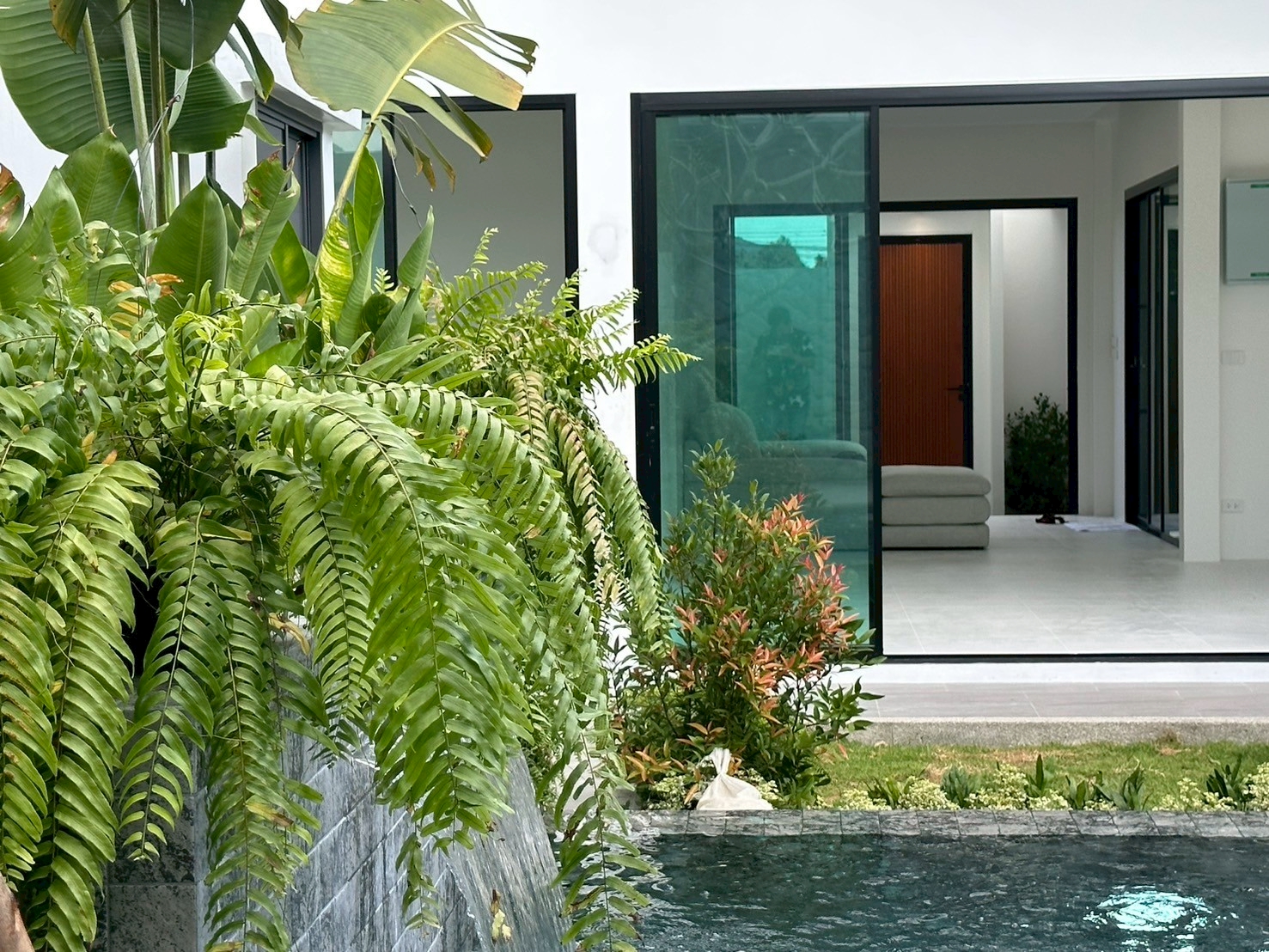 Private Pool Villa @ Land & House Parichart 2