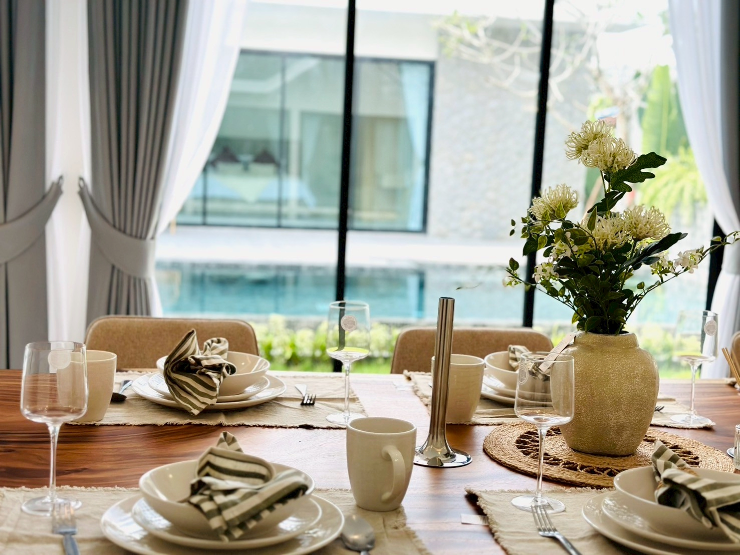 Private Pool Villa @ Land & House Parichart 3