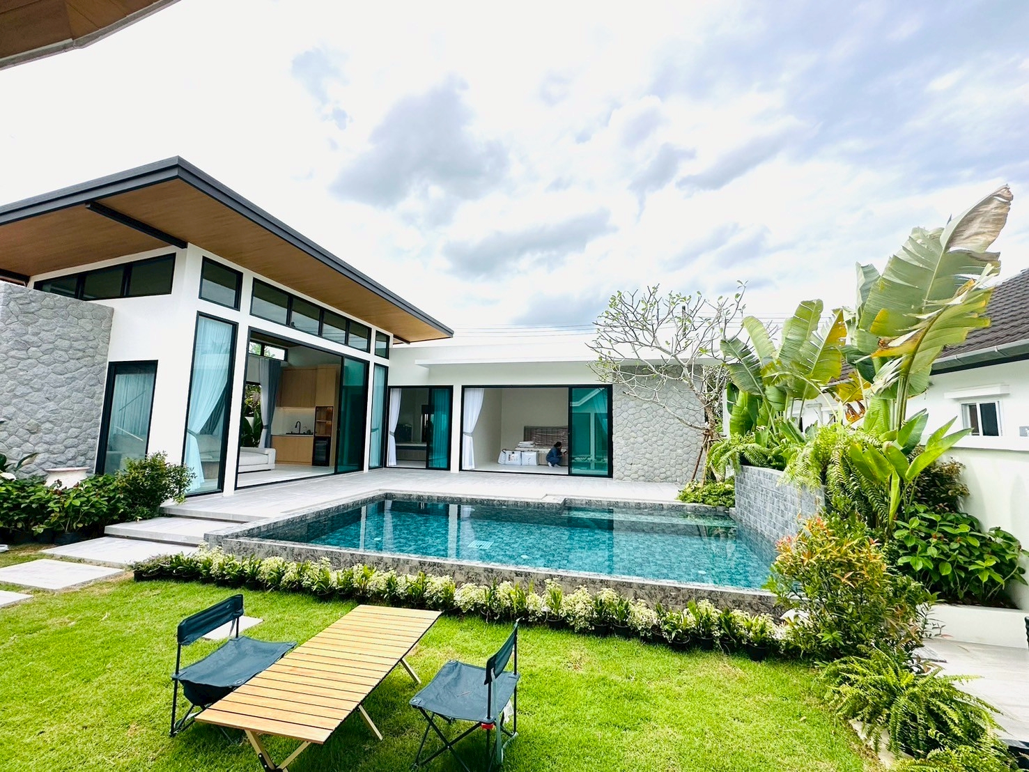 Private Pool Villa @ Land & House Parichart 6